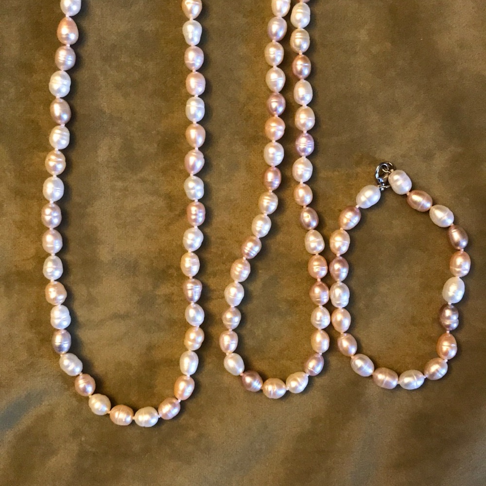 Freshwater Pearl Necklace and Bracelet Set